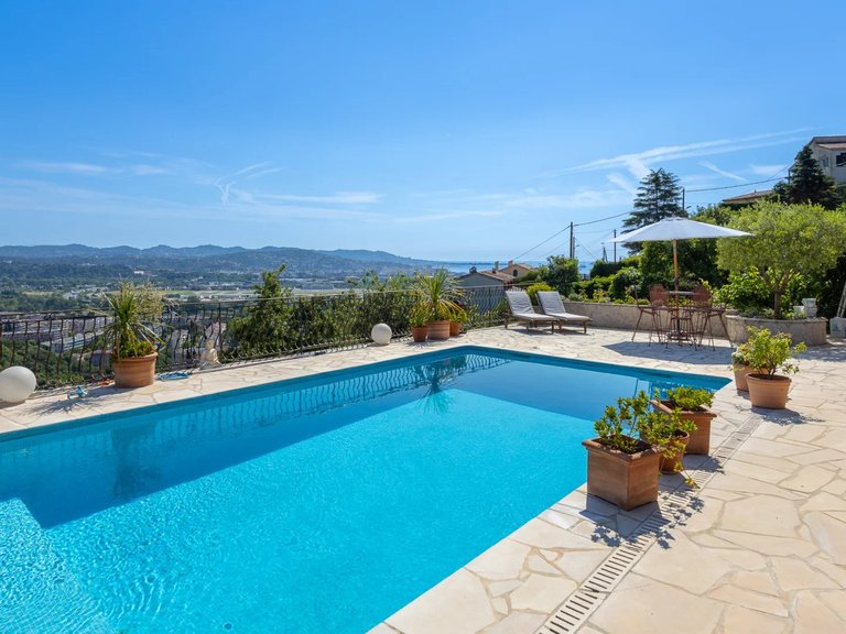 Villa for Sale in Mandelieu La Napoule, Cannes Area 3