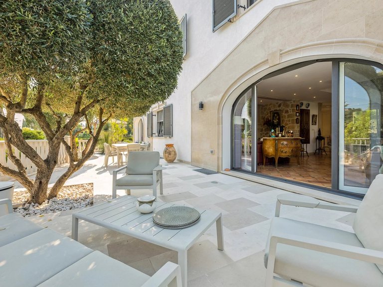 Villa for Sale in Mandelieu La Napoule, Cannes Area 1
