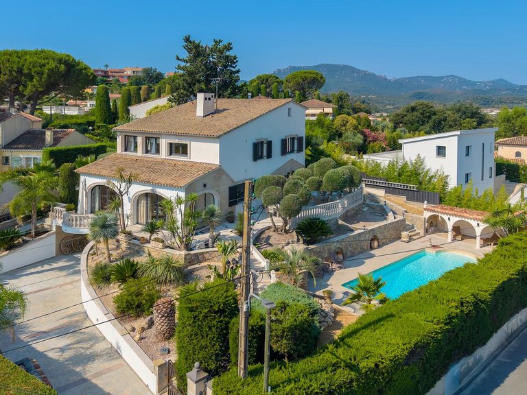 Villa for Sale in Mandelieu La Napoule, Cannes Area 2