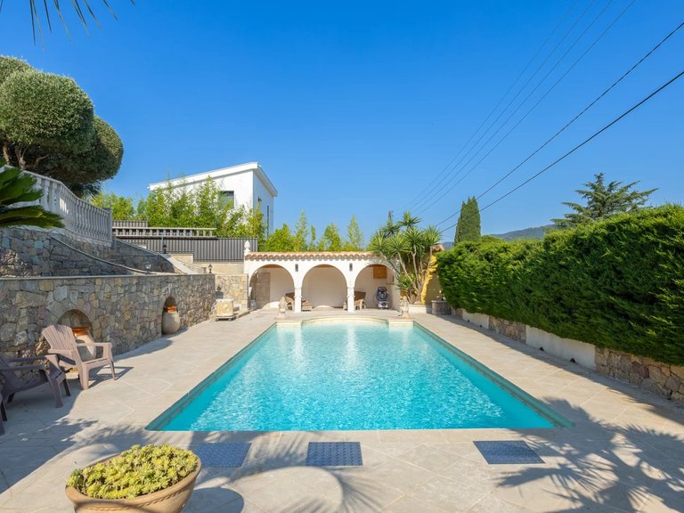 Villa for Sale in Mandelieu La Napoule, Cannes Area 3
