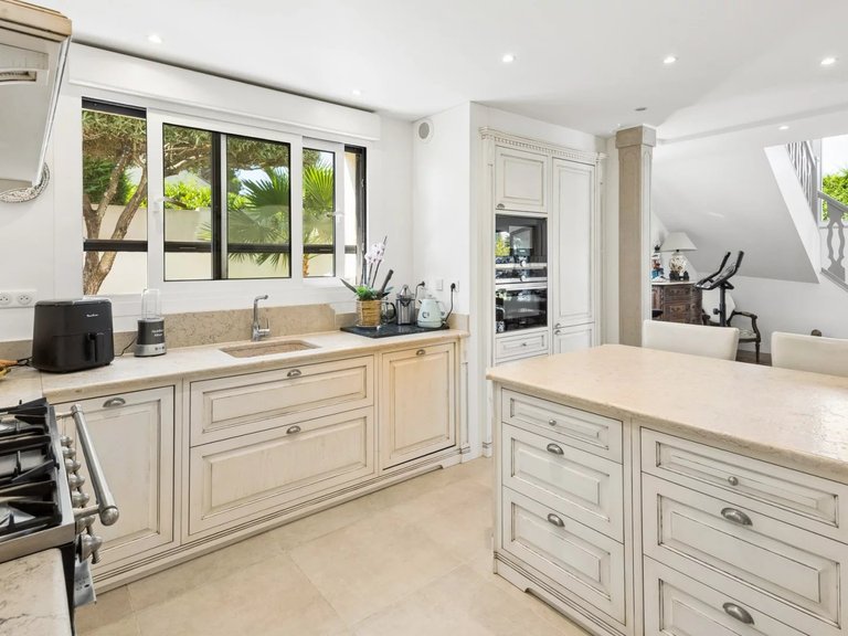 Villa for Sale in Mandelieu La Napoule, Cannes Area 6