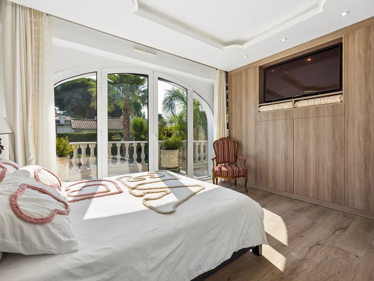 Villa for Sale in Mandelieu La Napoule, Cannes Area 8