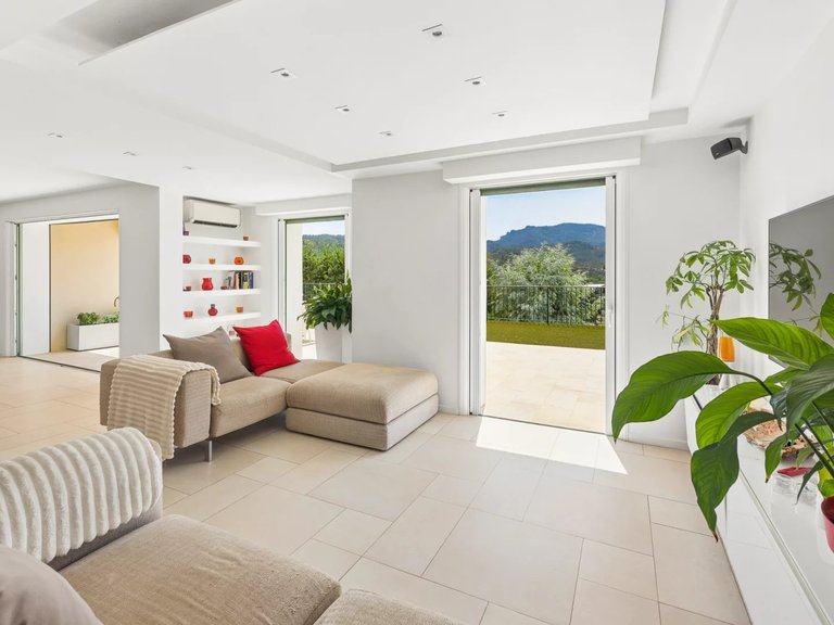 Villa for Sale in Mandelieu La Napoule, Cannes Area 3