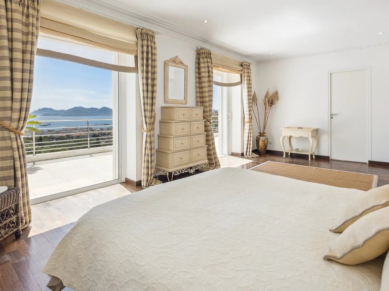 Villa for Sale in Cannes, Cannes Area 6