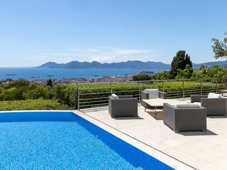 Villa for Sale in Cannes, Cannes Area 2