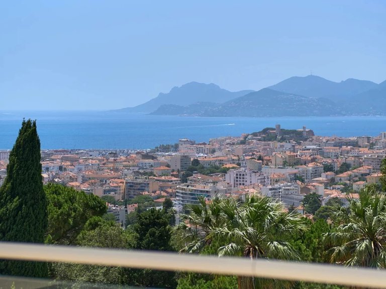 Villa for Sale in Cannes, Cannes Area 1
