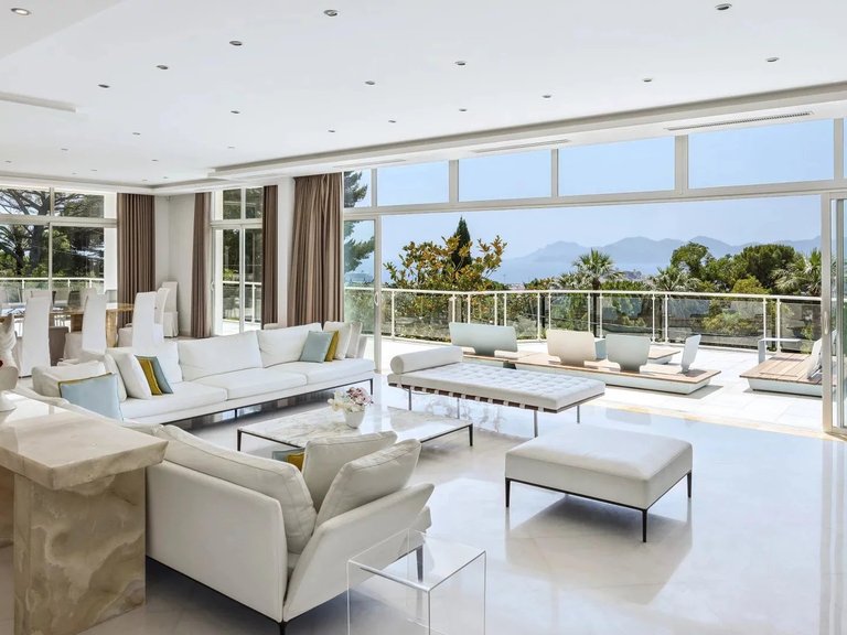 Villa for Sale in Cannes, Cannes Area 2