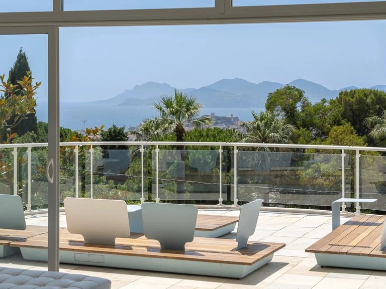 Villa for Sale in Cannes, Cannes Area 3