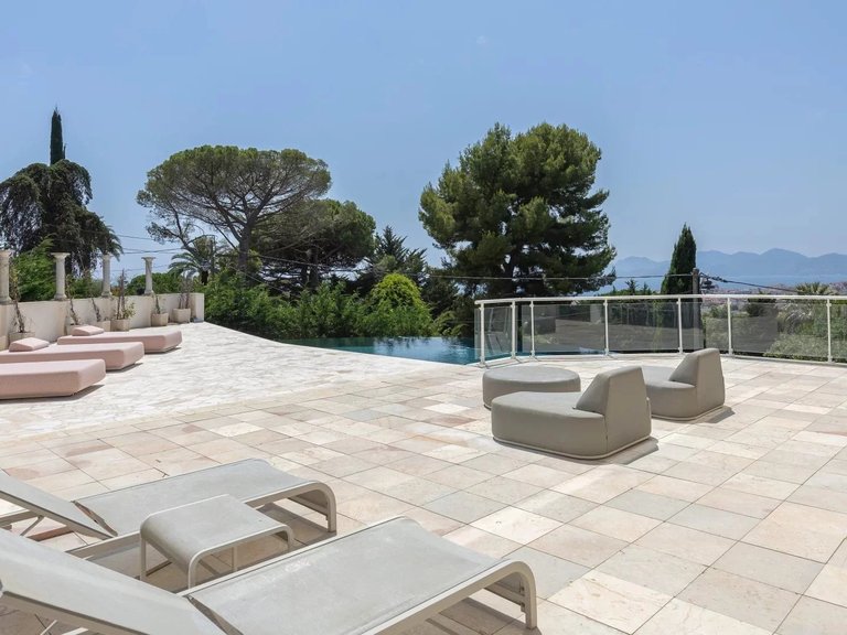 Villa for Sale in Cannes, Cannes Area 4