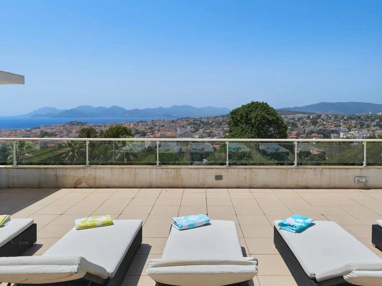 Villa for Sale in Cannes, Cannes Area 8