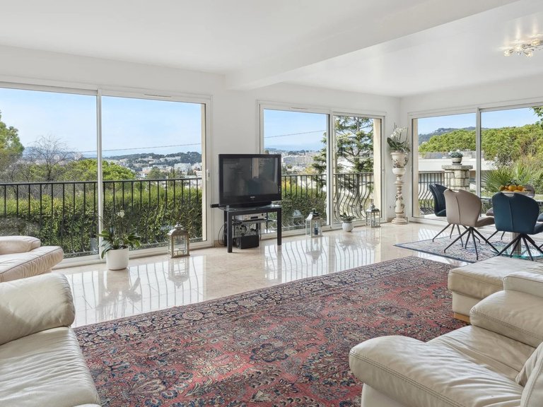 Villa for Sale in Cannes, Cannes Area 1