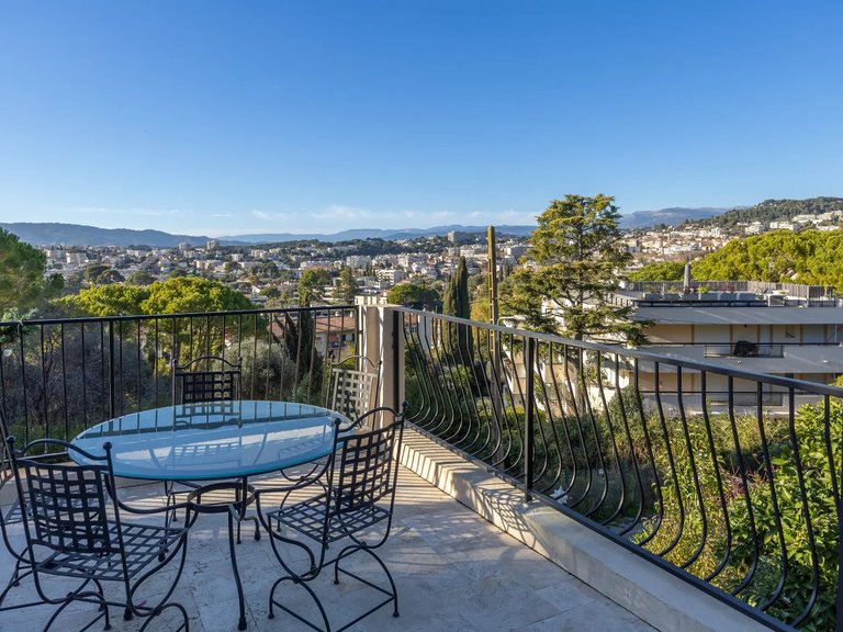 Villa for Sale in Cannes, Cannes Area 2