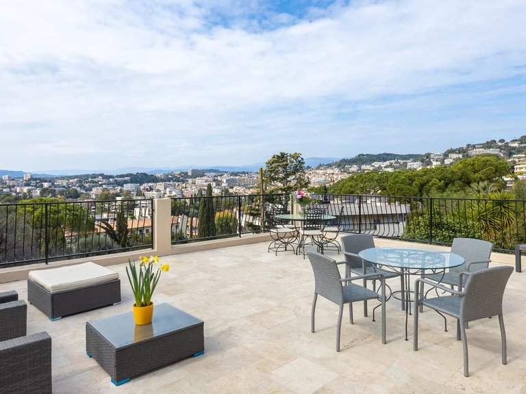 Villa for Sale in Cannes, Cannes Area 6