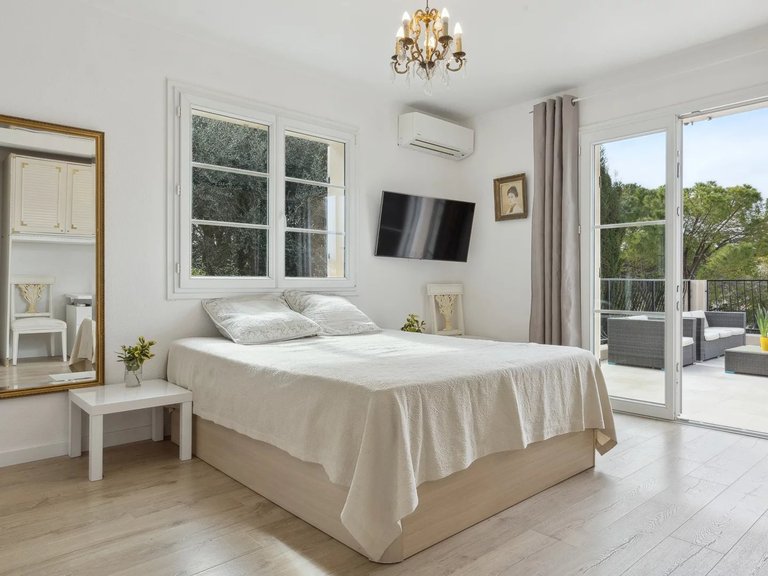 Villa for Sale in Cannes, Cannes Area 9