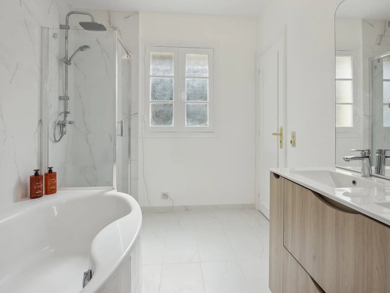 Villa for Sale in Cannes, Cannes Area 10