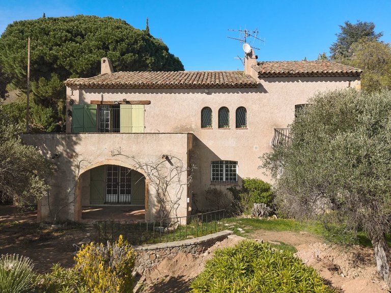 Villa for Sale in Cannes, Cannes Area 2