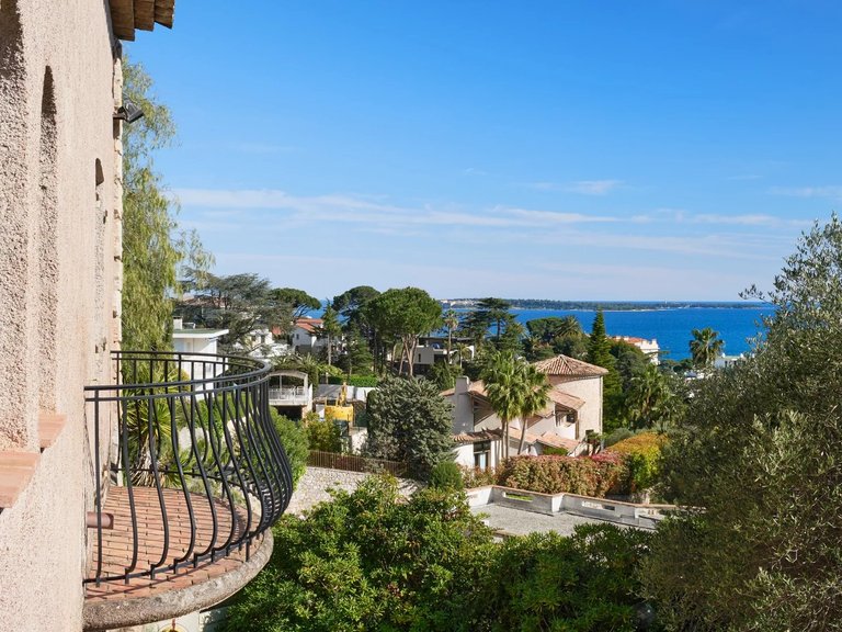 Villa for Sale in Cannes, Cannes Area 3