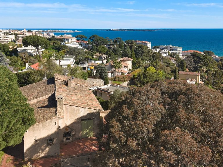 Villa for Sale in Cannes, Cannes Area 9