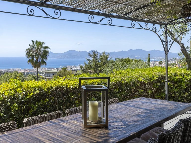 Villa for Sale in Cannes, Cannes Area 1