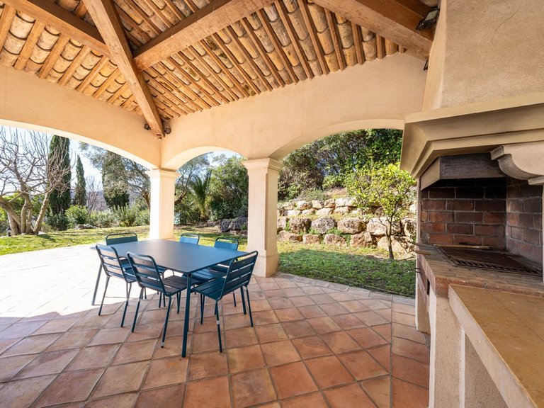 Villa for Sale in Tourrettes Sur Loup, Vence, St. Paul Area 13