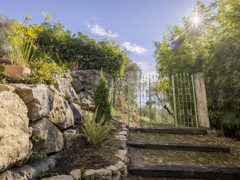 Villa for Sale in Tourrettes Sur Loup, Vence, St. Paul Area 10