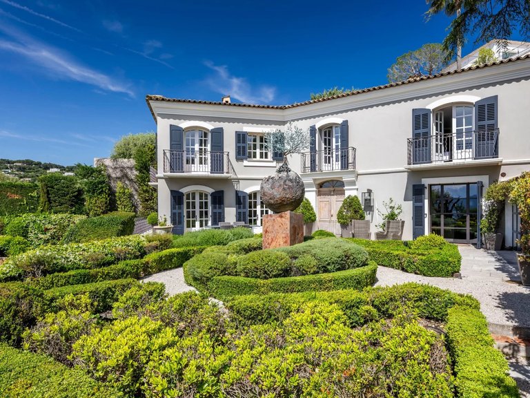 Villa for Sale in Cannes, Cannes Area 2