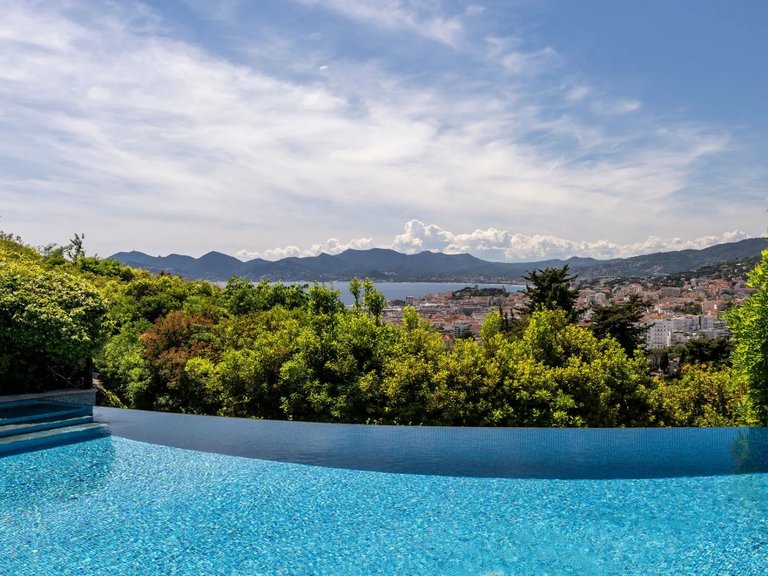 Villa for Sale in Cannes, Cannes Area 3