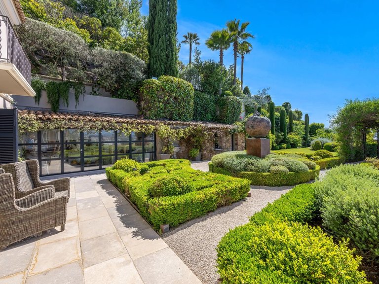 Villa for Sale in Cannes, Cannes Area 6