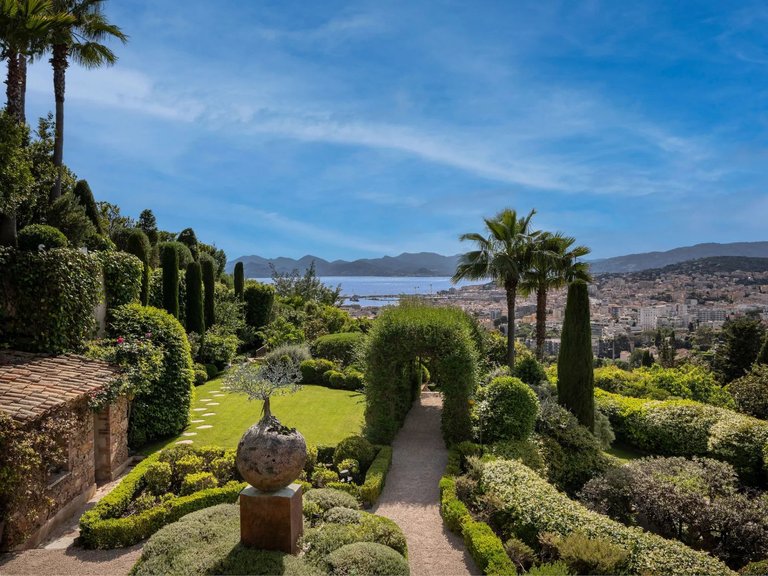 Villa for Sale in Cannes, Cannes Area 7