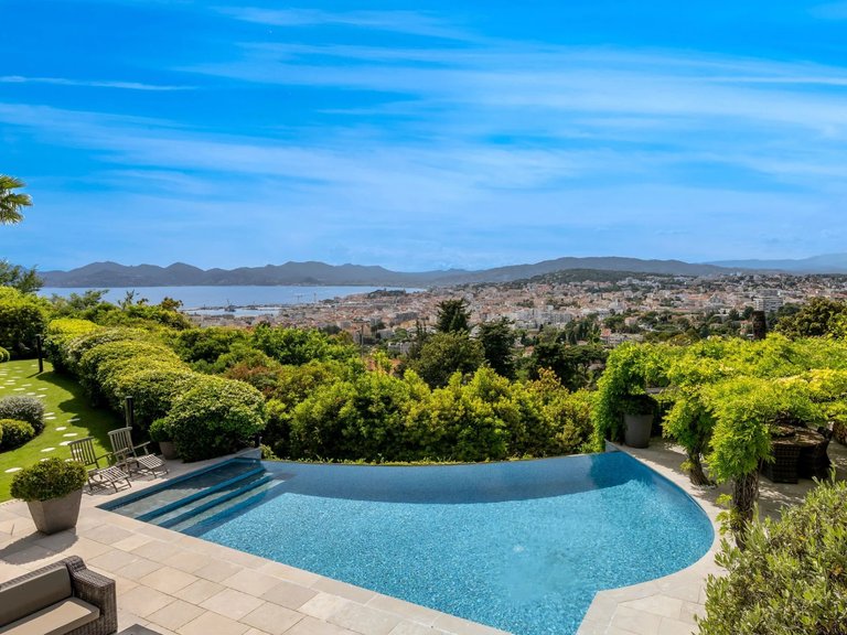 Villa for Sale in Cannes, Cannes Area 8