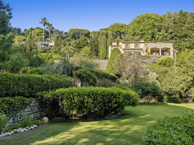 Villa for Sale in Cannes, Cannes Area 1