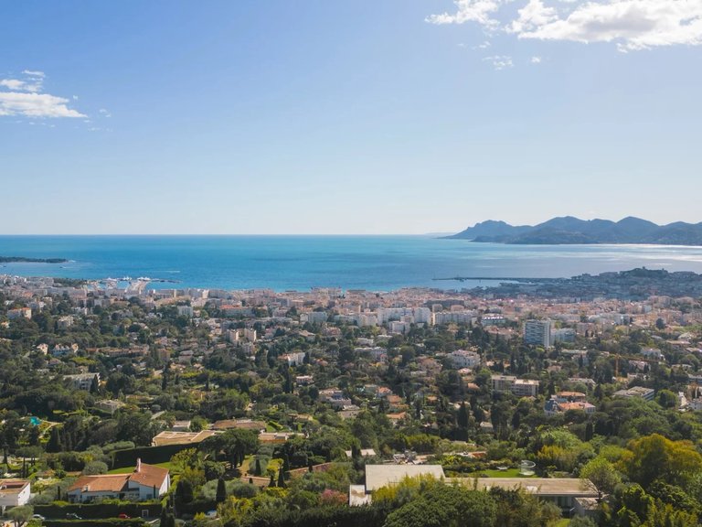 Villa for Sale in Cannes, Cannes Area 2
