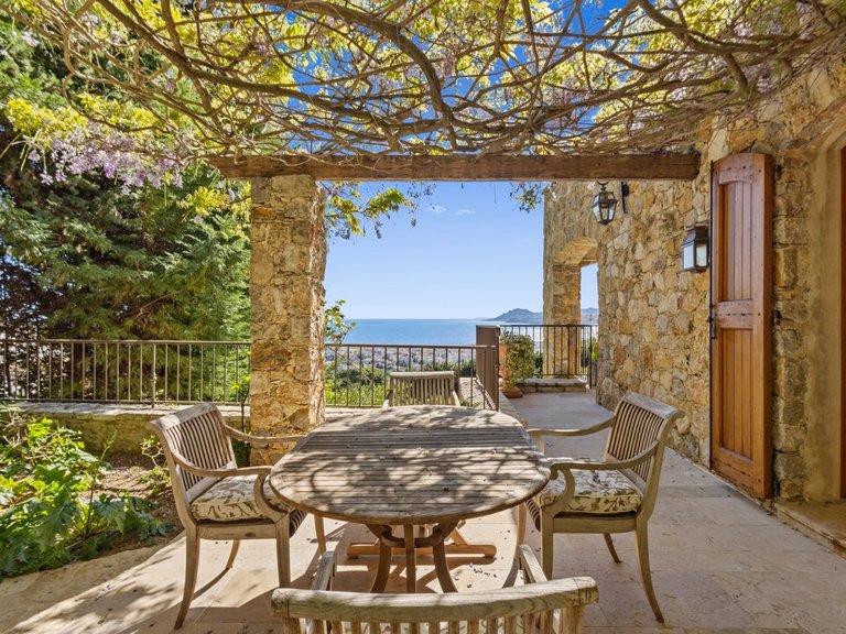 Villa for Sale in Cannes, Cannes Area 3