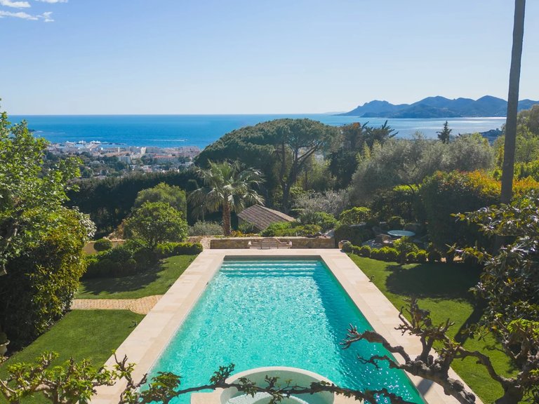 Villa for Sale in Cannes, Cannes Area 4