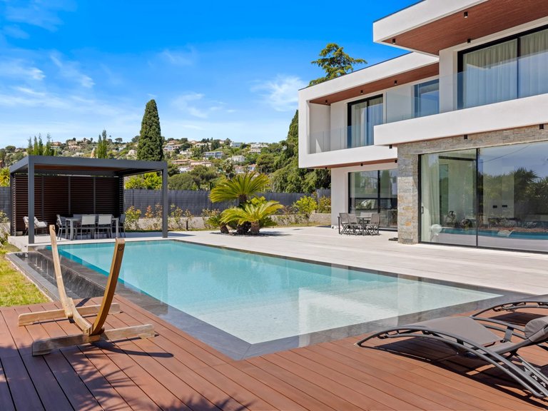Villa for Sale in Antibes, Antibes Area 1