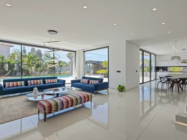 Villa for Sale in Antibes, Antibes Area 9