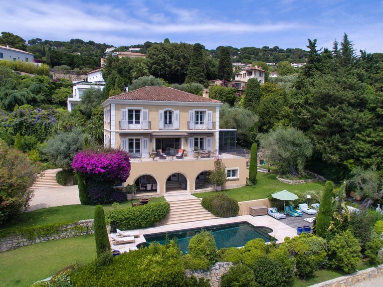 Villa for Sale in Cannes, Cannes Area 1