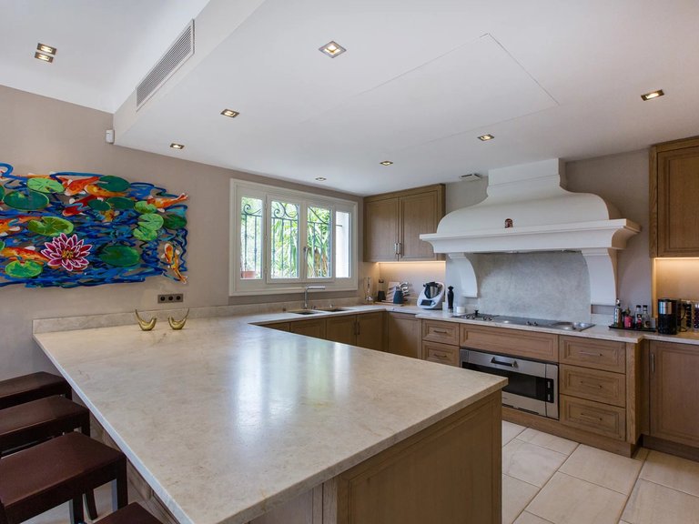 Villa for Sale in Cannes, Cannes Area 17