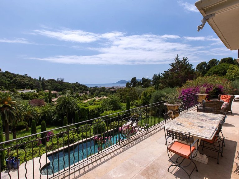 Villa for Sale in Cannes, Cannes Area 8