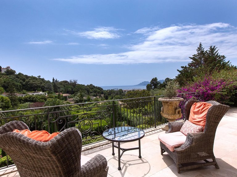 Villa for Sale in Cannes, Cannes Area 9