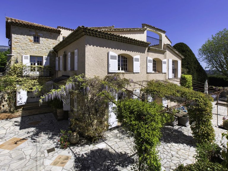 Villa for Sale in Grasse, Mougins, Valbonne, Grasse Area 12