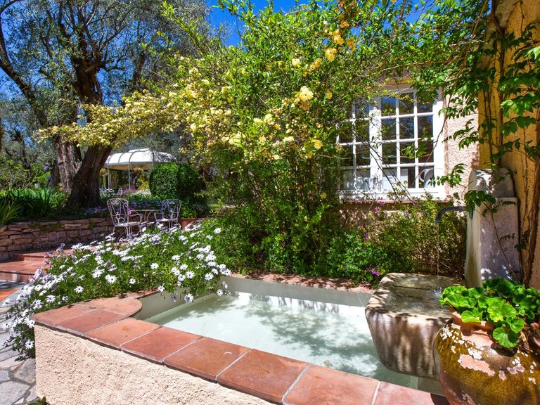 Villa for Sale in Grasse, Mougins, Valbonne, Grasse Area 4