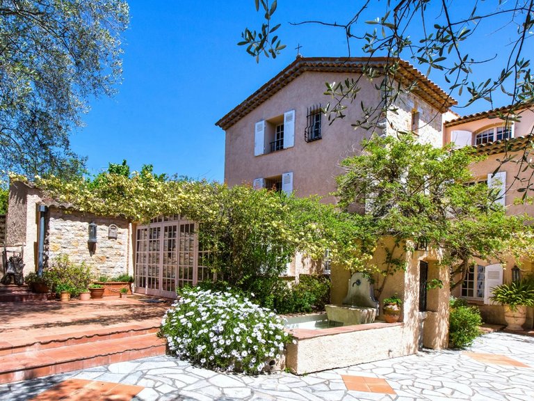 Villa for Sale in Grasse, Mougins, Valbonne, Grasse Area 5