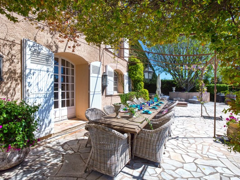 Villa for Sale in Grasse, Mougins, Valbonne, Grasse Area 6