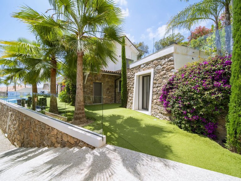 Villa for Sale in Vallauris, Antibes Area 2