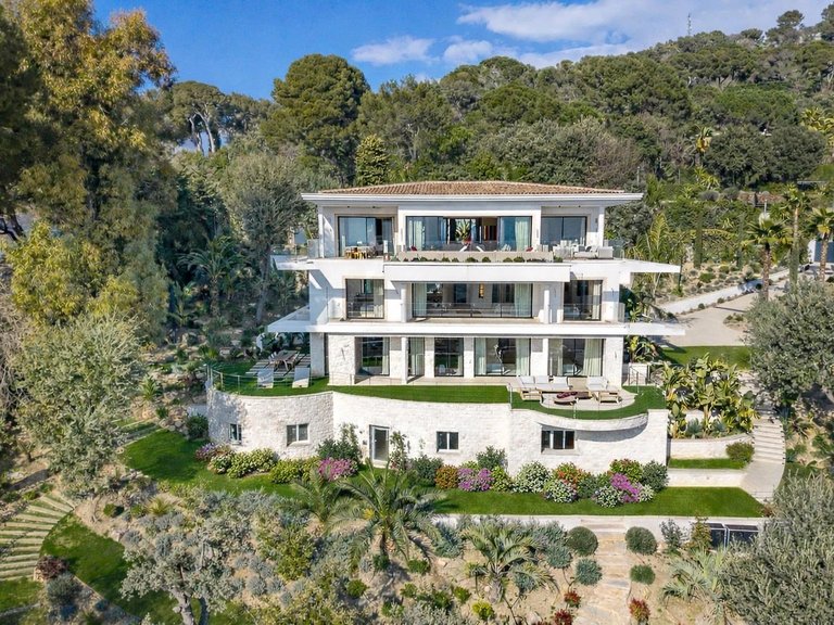 Villa for Sale in Cannes, Cannes Area 1