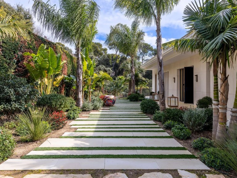 Villa for Sale in Cannes, Cannes Area 2