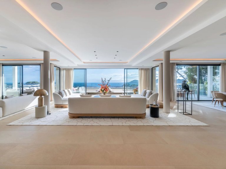 Villa for Sale in Cannes, Cannes Area 8