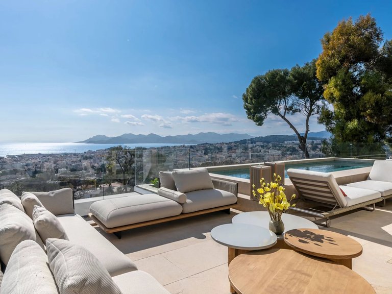 Villa for Sale in Cannes, Cannes Area 18