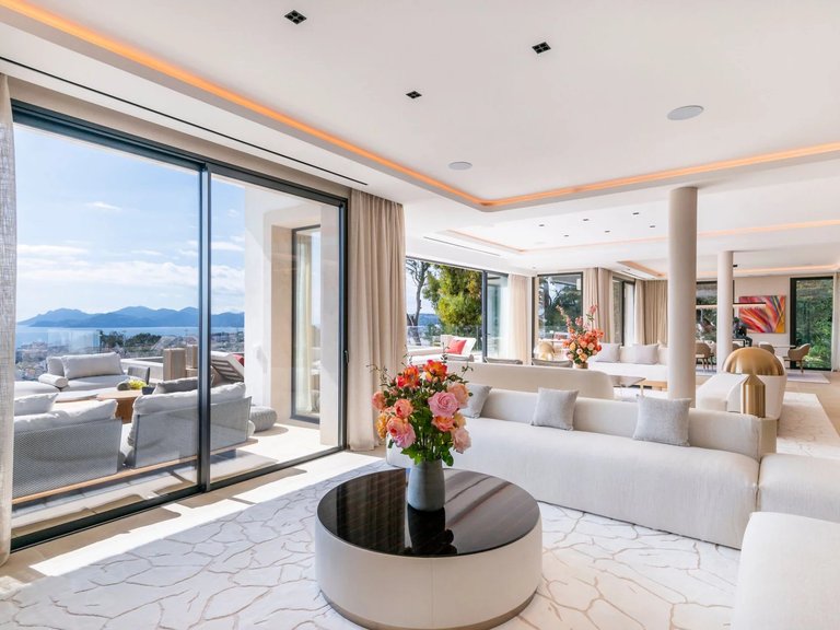 Villa for Sale in Cannes, Cannes Area 4